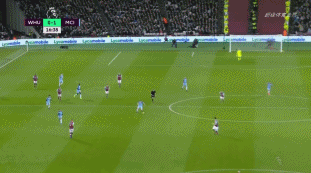 U22国足力克韩国U22，球迷在球员谢场时高喊“雄起”