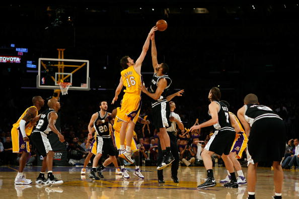 豪宅风波后，全红婵带伤赴新疆滑雪，再次陷入争议，樊振东说对了