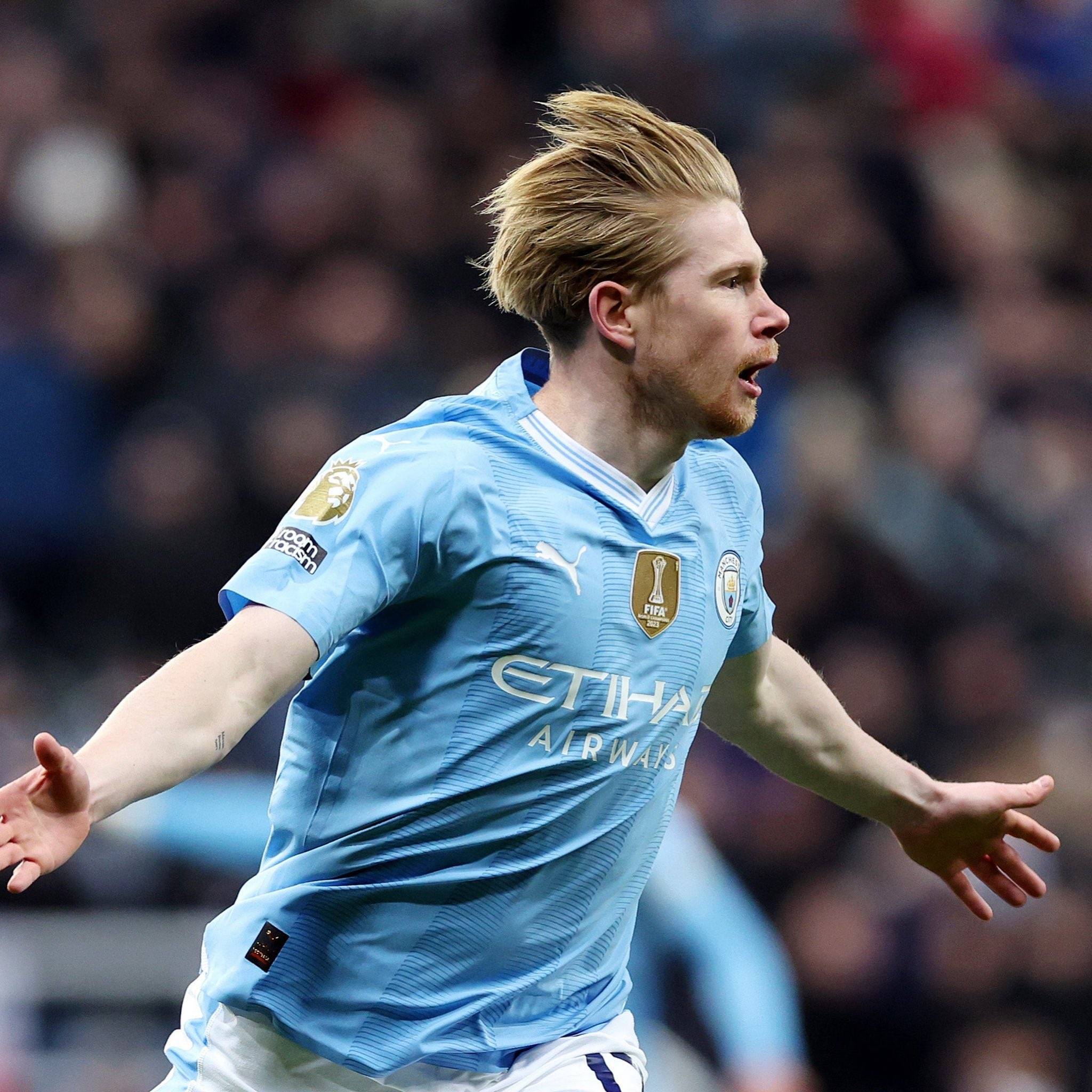 足球欧冠裁判组遭强烈质疑，争议球镜头热议不断